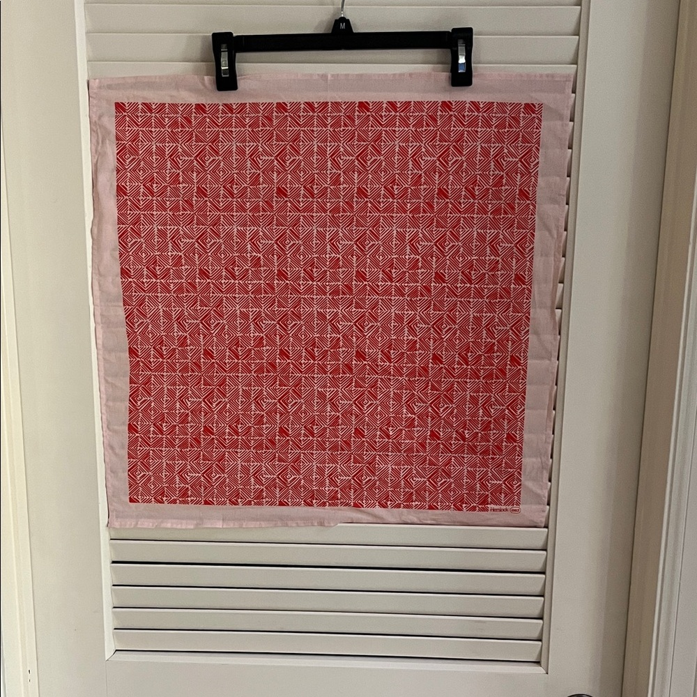 Elegant Red Geometric Scarf